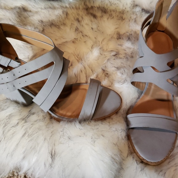 Grey Heels - Picture 5 of 6